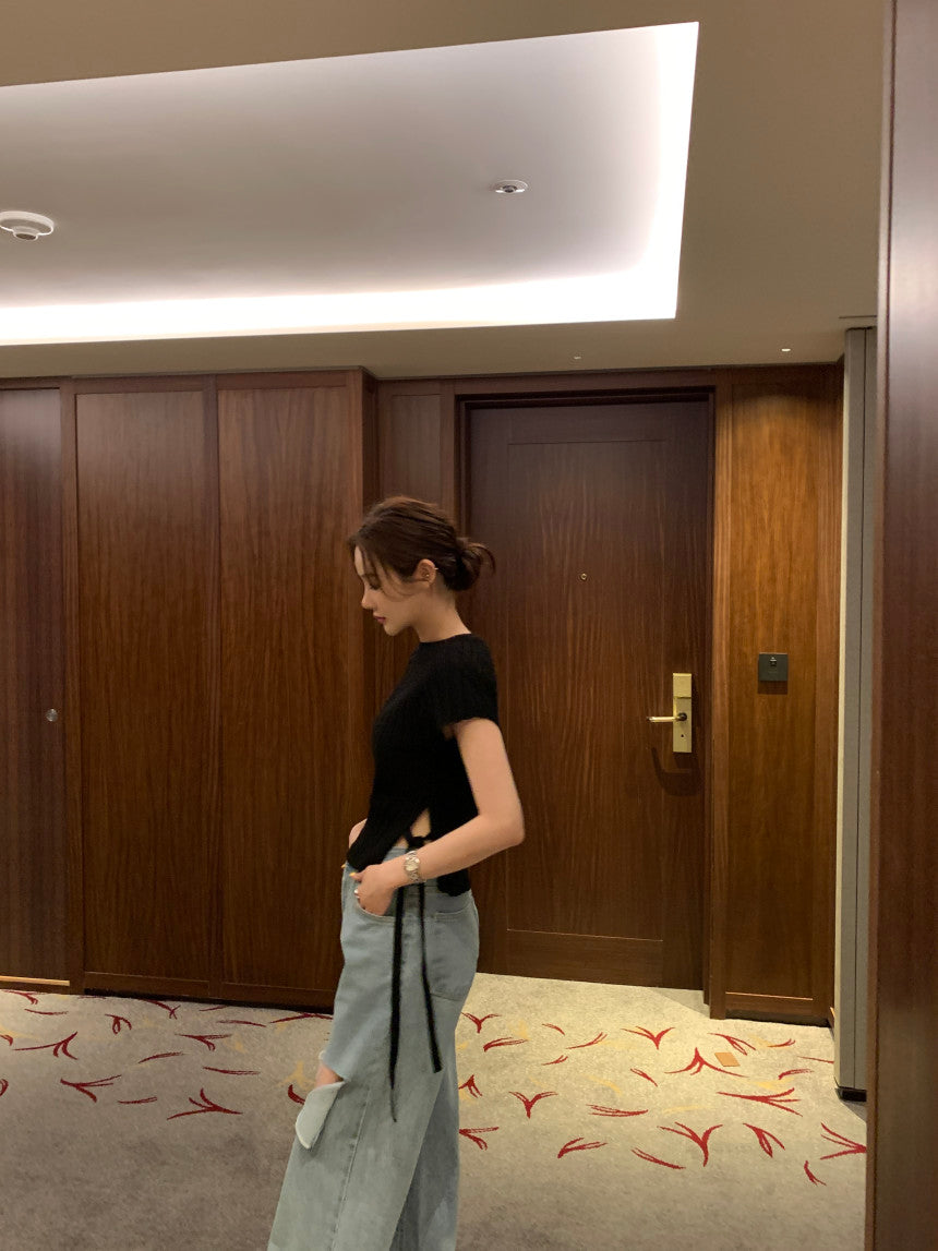 Tue. 氣質圓領腰側綁帶針織上衣 黑