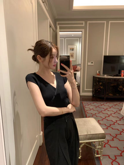 Mon. 交叉V領針織上衣 黑