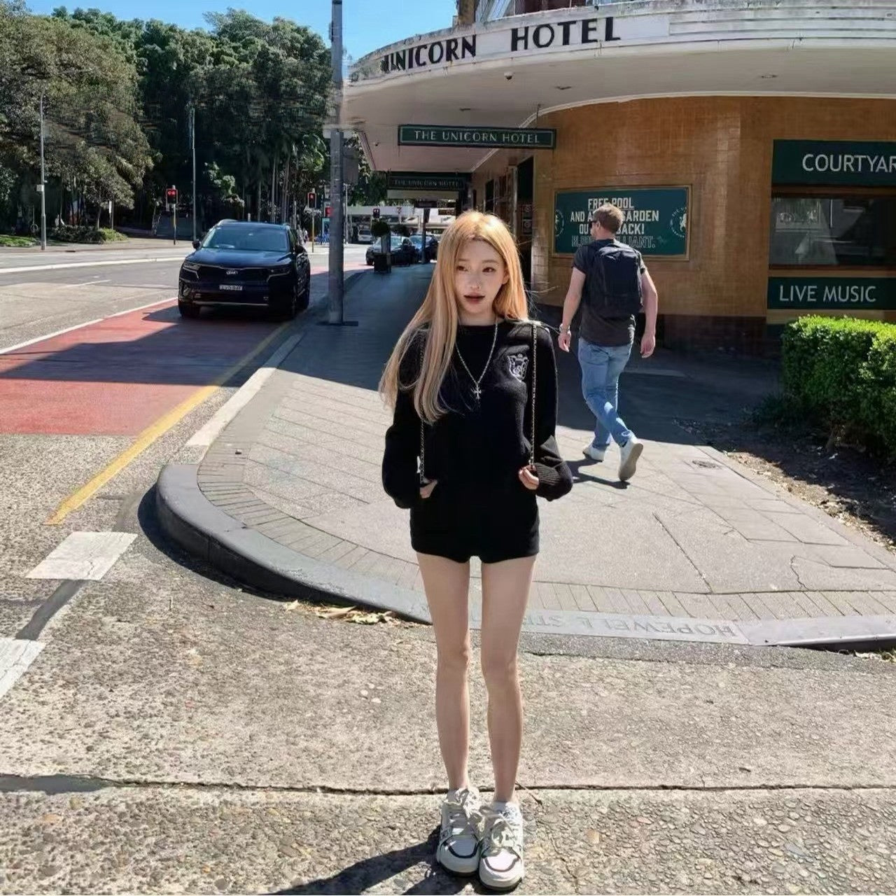 Tue. 英倫慢生活 王嘉爾款銀扣肩針織上衣 黑