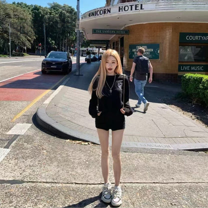 Tue. 英倫慢生活 王嘉爾款銀扣肩針織上衣 黑