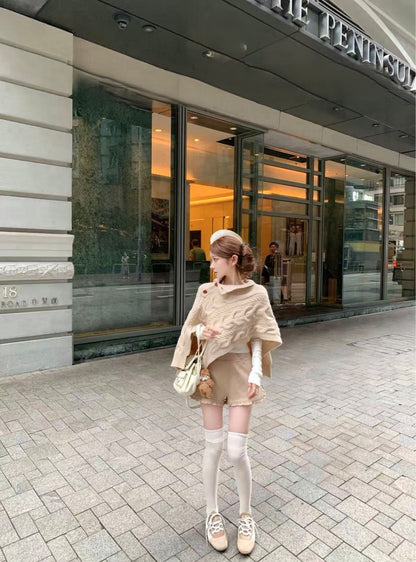 Tue. 焦糖Vivien土星高領麻花斗篷 花邊短褲