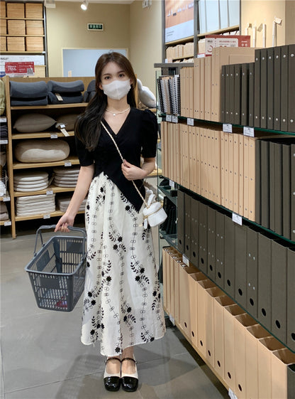 Fri. 微澎袖不規則下擺 v領針織上衣 黑