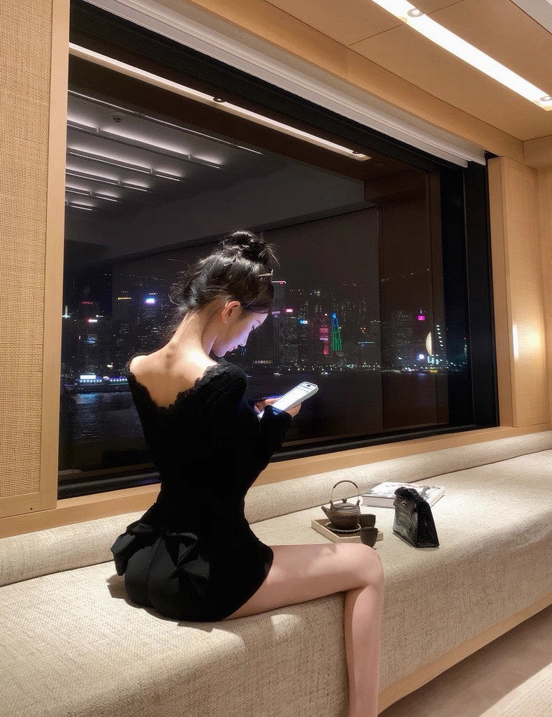 Tue. 心動蕾戀貓語 坑條羊毛 V領打底上衣 黑