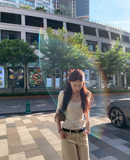 Tue. 美式正肩U領百搭五分袖上衣 杏
