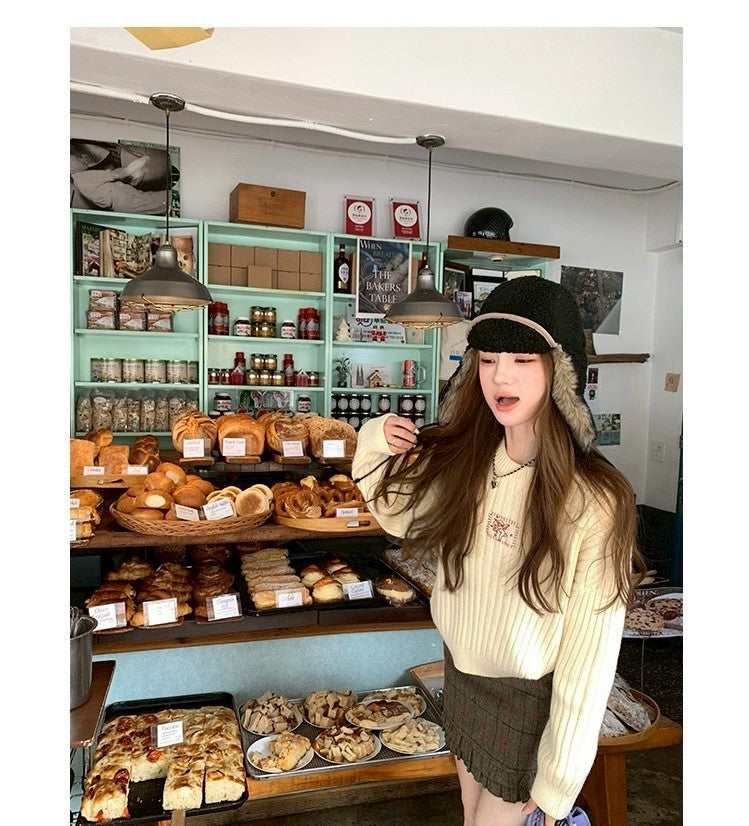 Thu. 麥迪大道小天使刺繡圓領羊毛衣 米