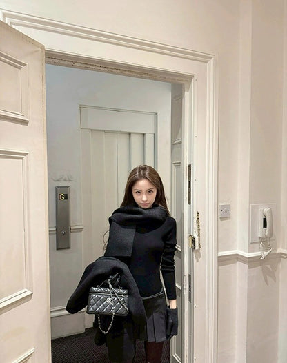 Fri. 柔膚打底羊毛多織工藝上衣 黑/米白