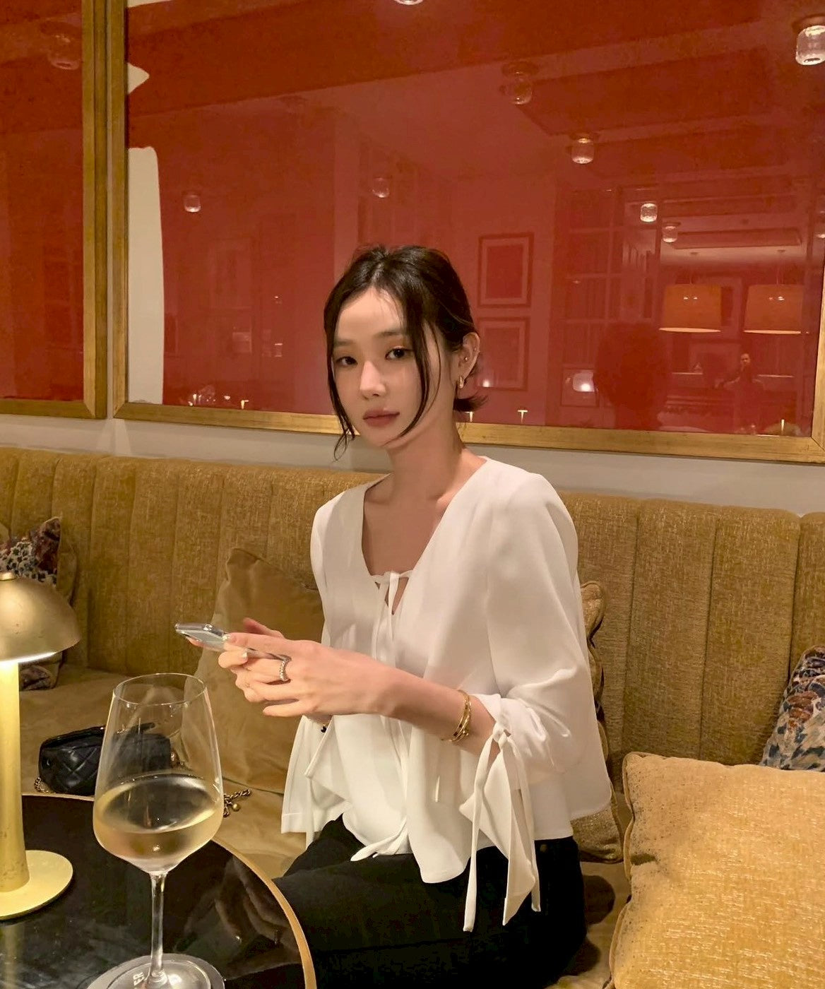 Mon. 別緻優雅V領荷葉袖上衣 白