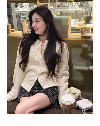 Thu. 花式紗手工綉花羊毛外套 亮片短褲