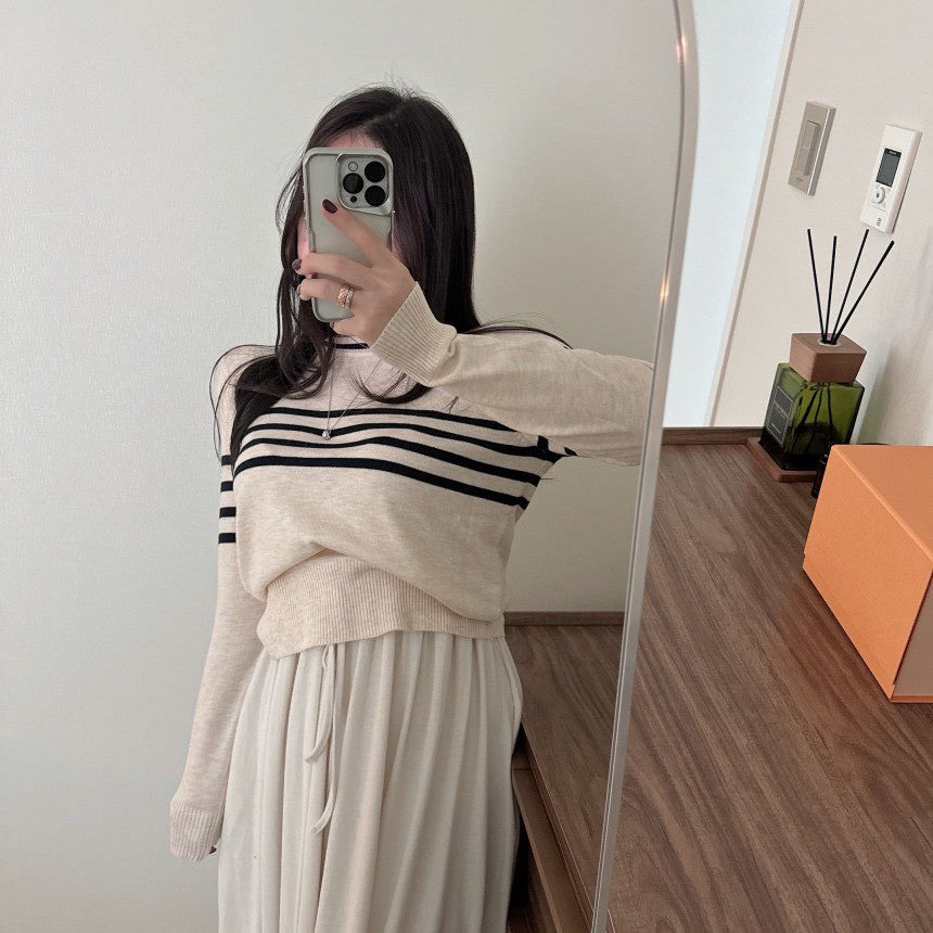 Mon. 簡約撞色線條圓領針織上衣 杏/藍