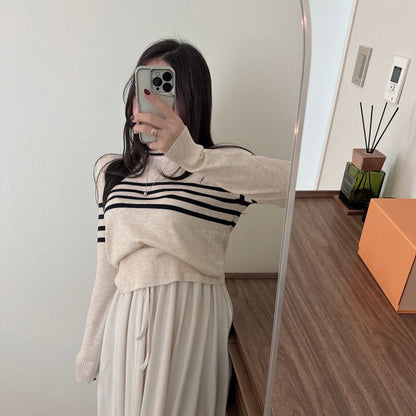 Mon. 簡約撞色線條圓領針織上衣 杏/藍