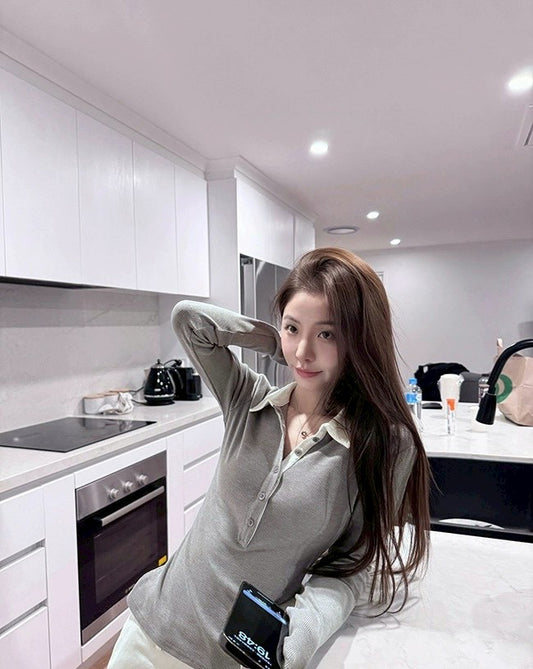 Fri. 智性感撞色polo鈕扣上衣 灰/米