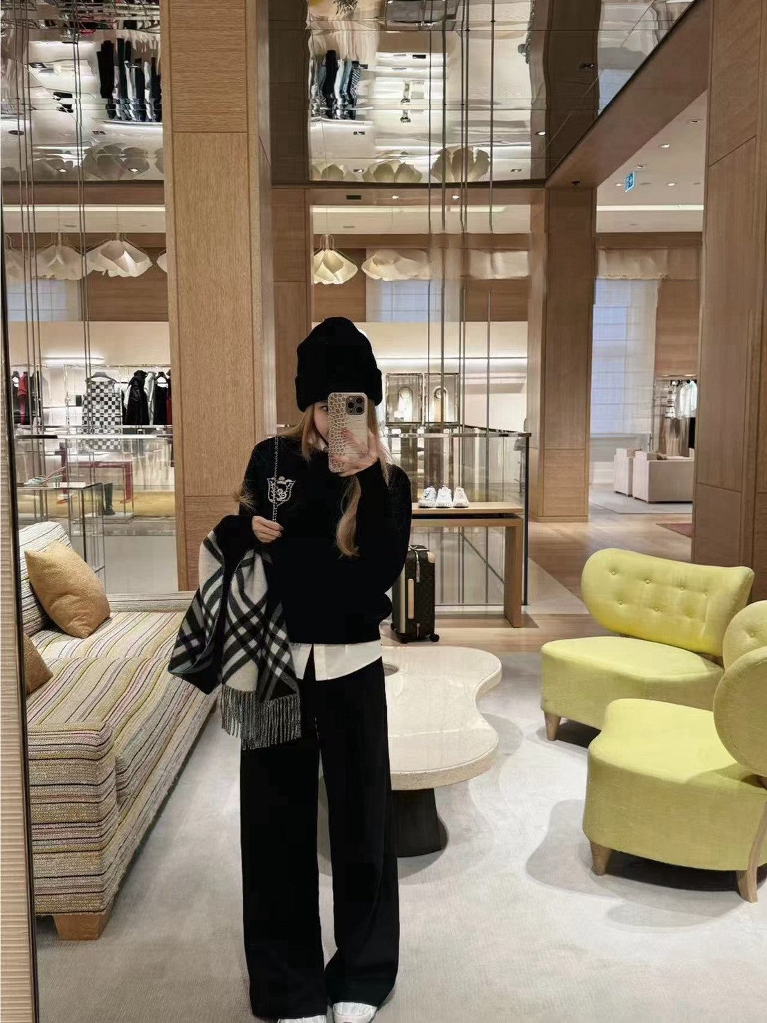 Tue. 英倫慢生活 王嘉爾款銀扣肩針織上衣 黑