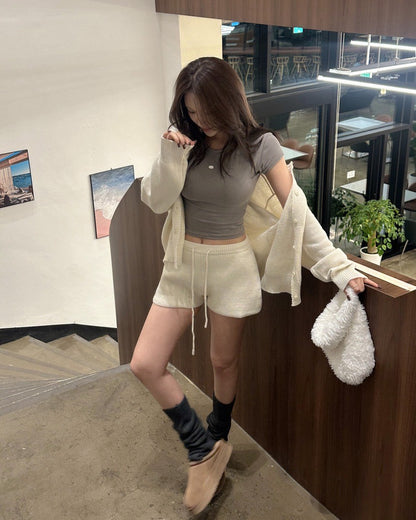 Mon. 韓女超愛秋冬排扣針織短褲套裝 米/深灰