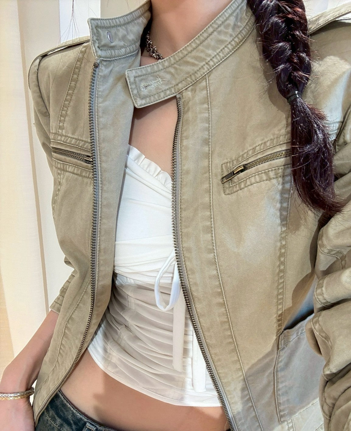 Mon. 美式做舊立領正肩修身夾克 卡其