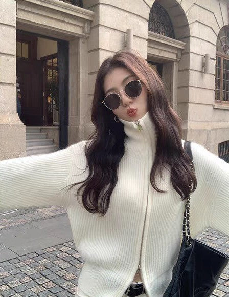 Mon. 基礎翻領雙拉鏈慵懶感毛衣 白/黑