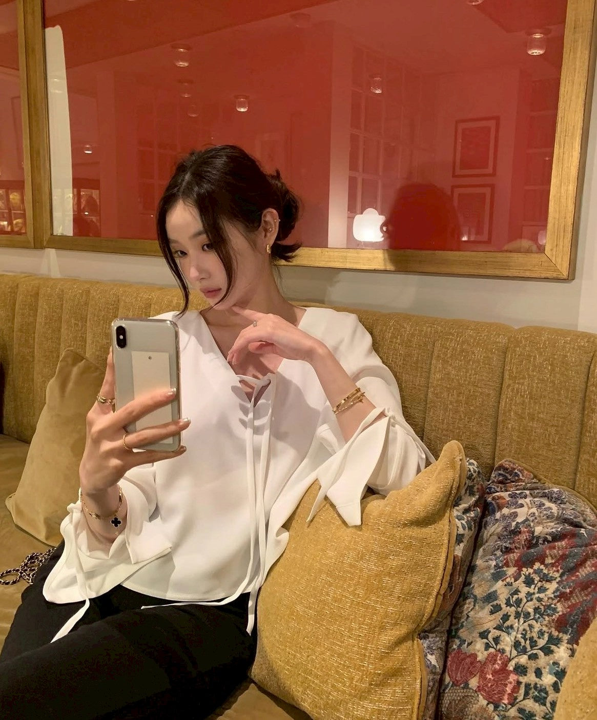 Mon. 別緻優雅V領荷葉袖上衣 白