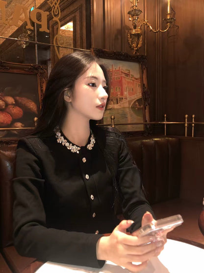 Tue. Miu千金氣質圓領釘鑽排扣上衣百褶裙套裝 米白/黑