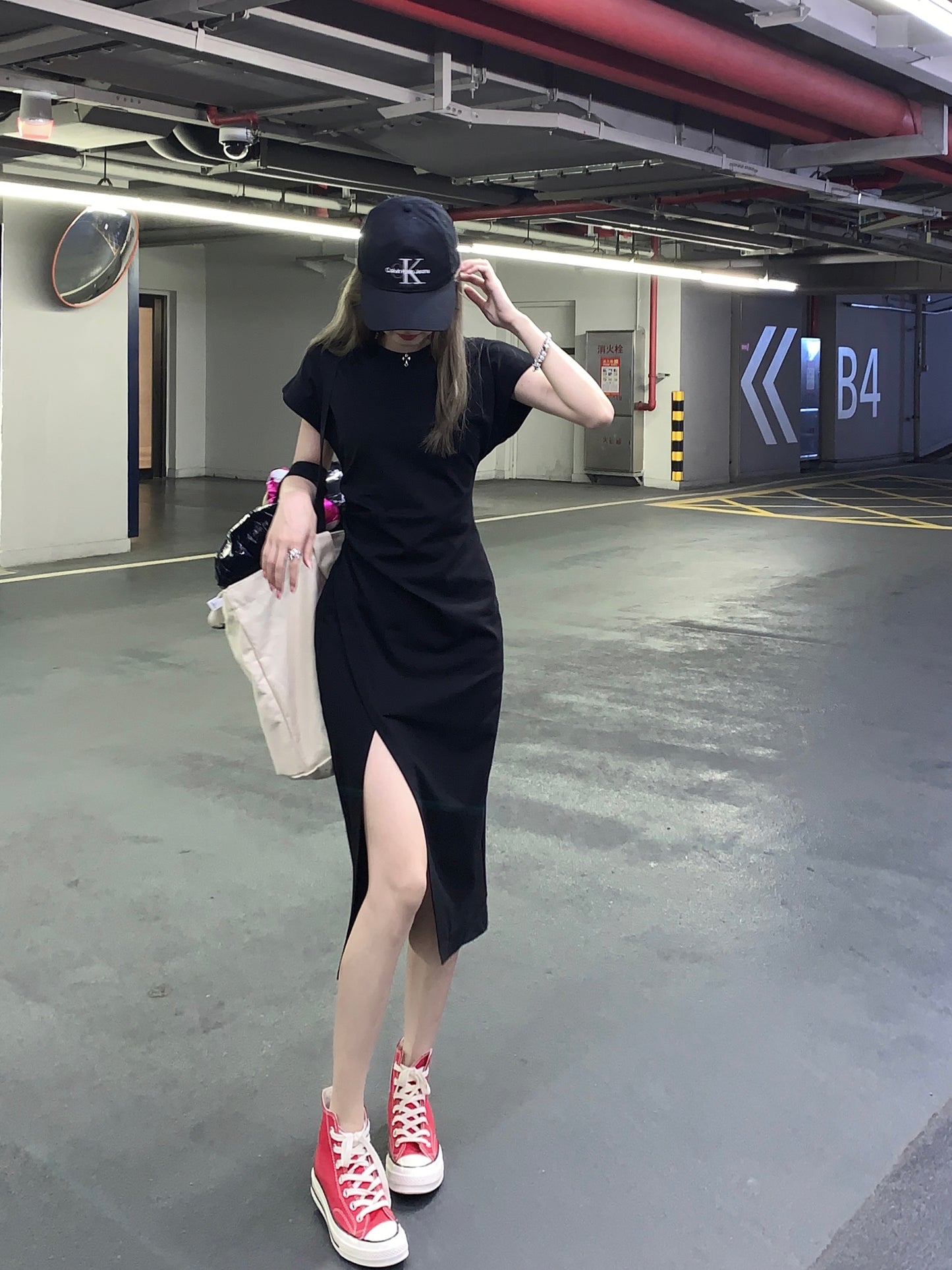 Sun. 休閒抓皺開叉連身T恤 黑