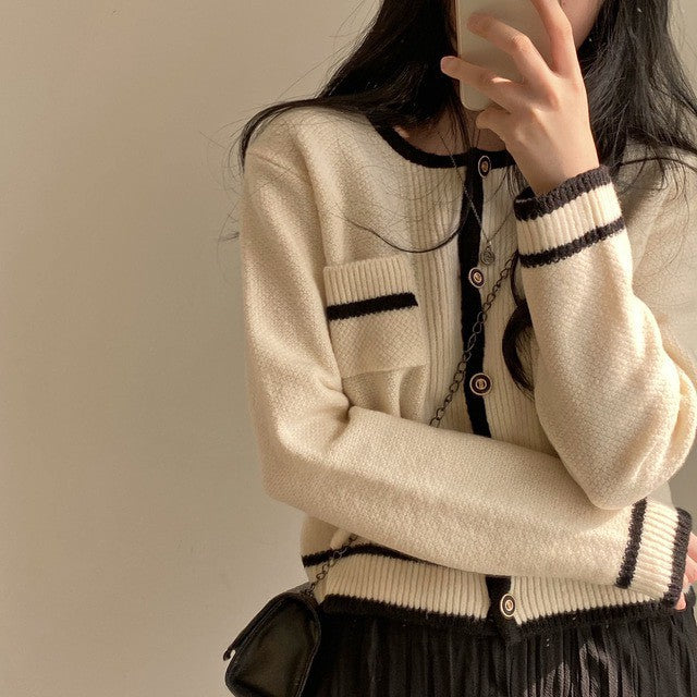 Mon. 淡顏可穿圓領撞色針織外套