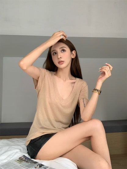 Mon. 慵懶大V領純色上衣 卡其