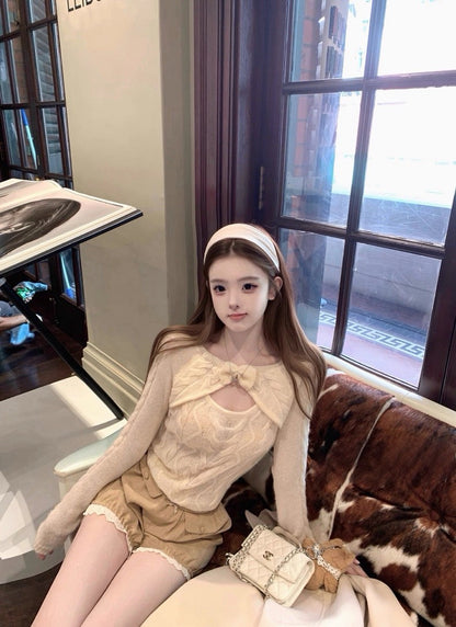 Tue. 妮妮千金 蝴蝶結挖空海馬麻花毛衣 伯爵茶短褲