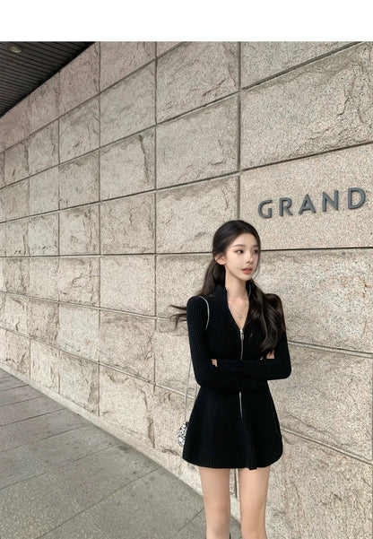 Thu. 氣質姊姊半高領拉鍊粗針花瓣連身裙 黑