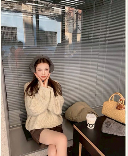 Tue. 芝麻香草圓領針織麻花毛衣 白/藍