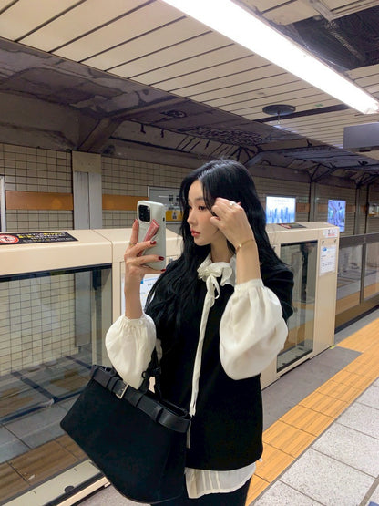 Mon. 夢幻娃娃撞色疊搭娃娃領白襯衫/黑毛衣