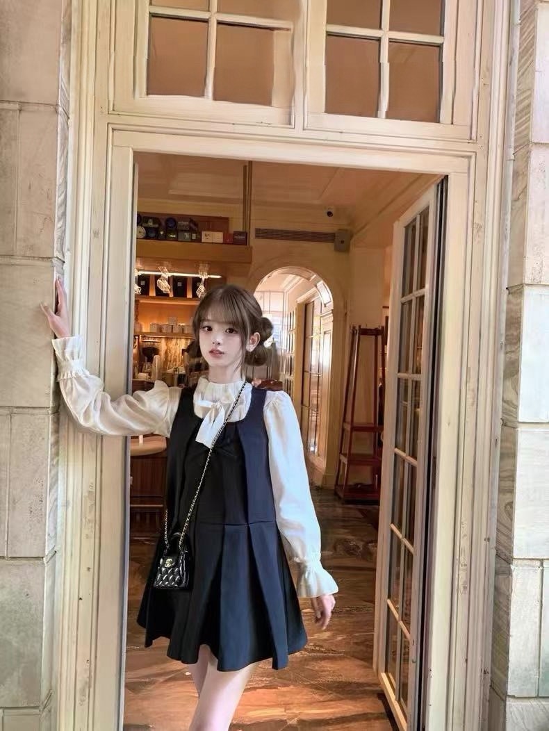 Tue. pra*秀款黑蝴蝶背心裙 珍珠紋襯衫 高級重工蛋糕半身裙