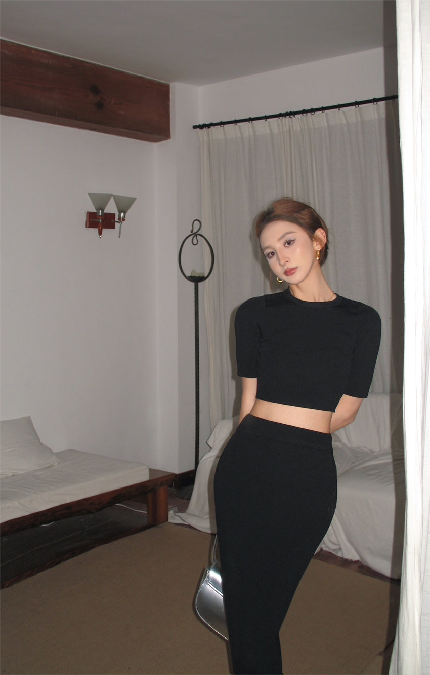 Thu. 挖背設計上衣 卡其/黑