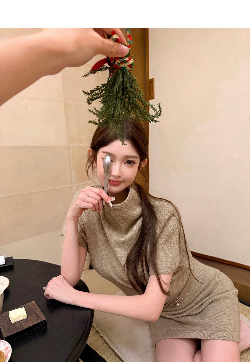 Mon. ‘千金韓女’貴氣半高領高腰針織連身裙 卡其/黑