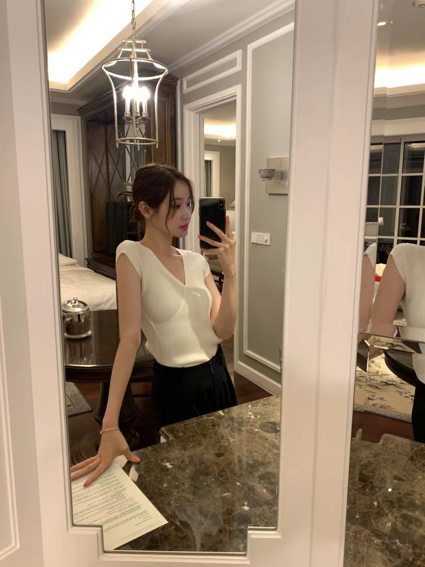 Mon. 交叉V領針織上衣 白