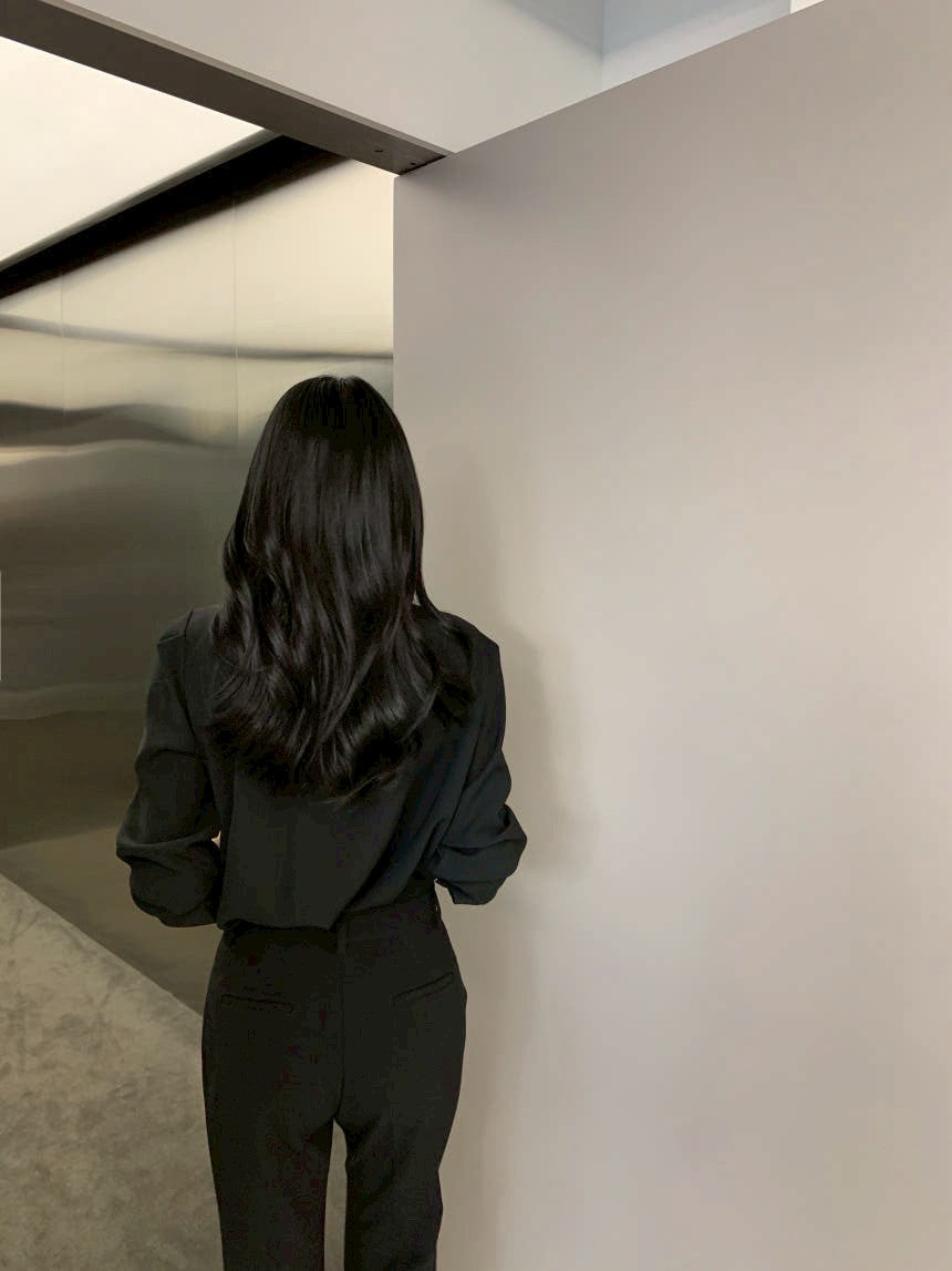 Fri. 法式新款掛脖飄帶氣質上衣 黑/白