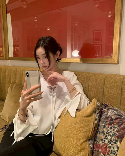 Mon. 別緻優雅V領荷葉袖上衣 白