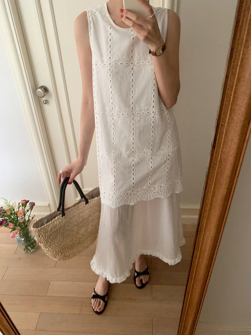 Mon. 主流小白花手工縷空刺繡背心小白裙