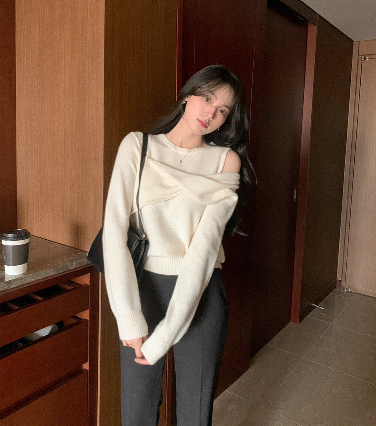 Mon. 辦公通勤 假兩件式甜美露肩針織上衣 米