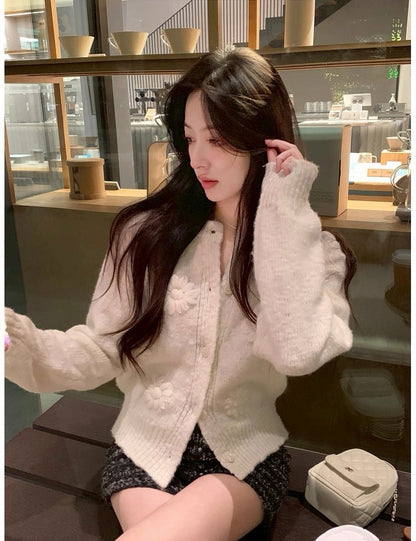 Thu. 花式紗手工綉花羊毛外套 亮片短褲