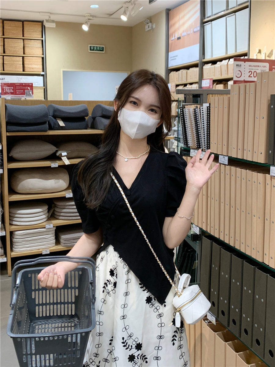 Fri. 微澎袖不規則下擺 v領針織上衣 黑