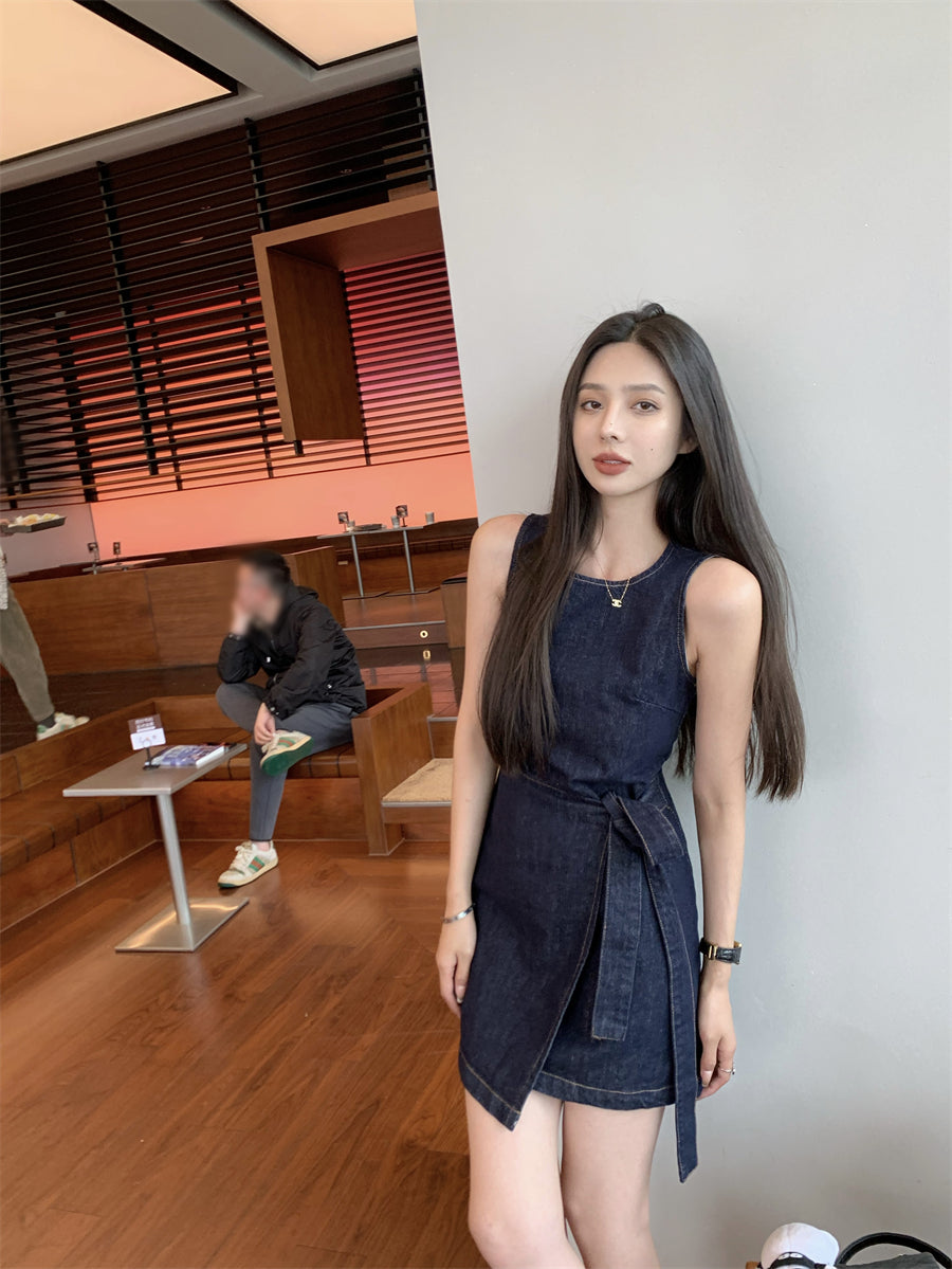 Sun. 小城紀語 圓領牛仔收腰綁帶背心連身裙