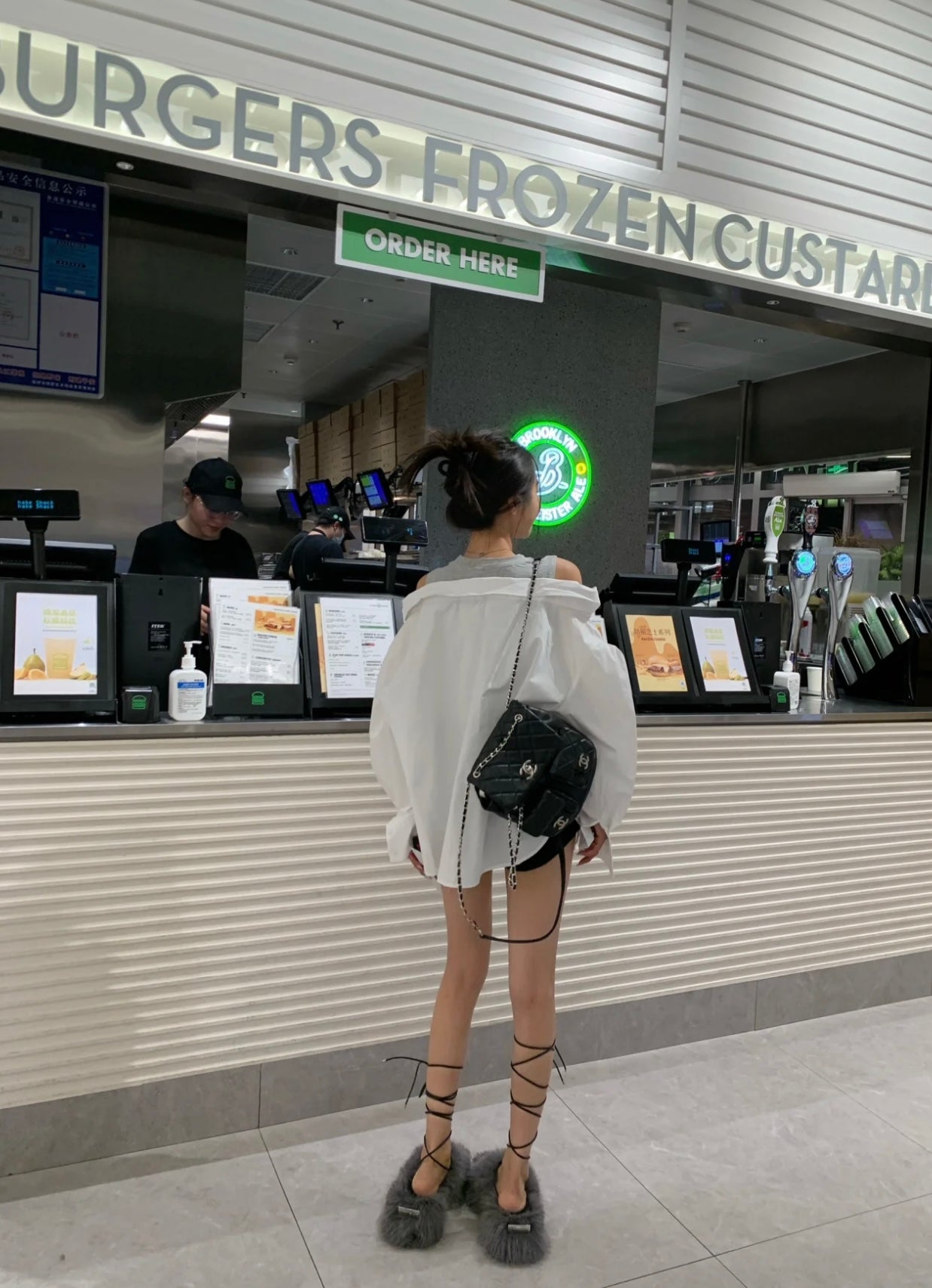 Wed. 甜姐風 假兩件式露肩設計上衣