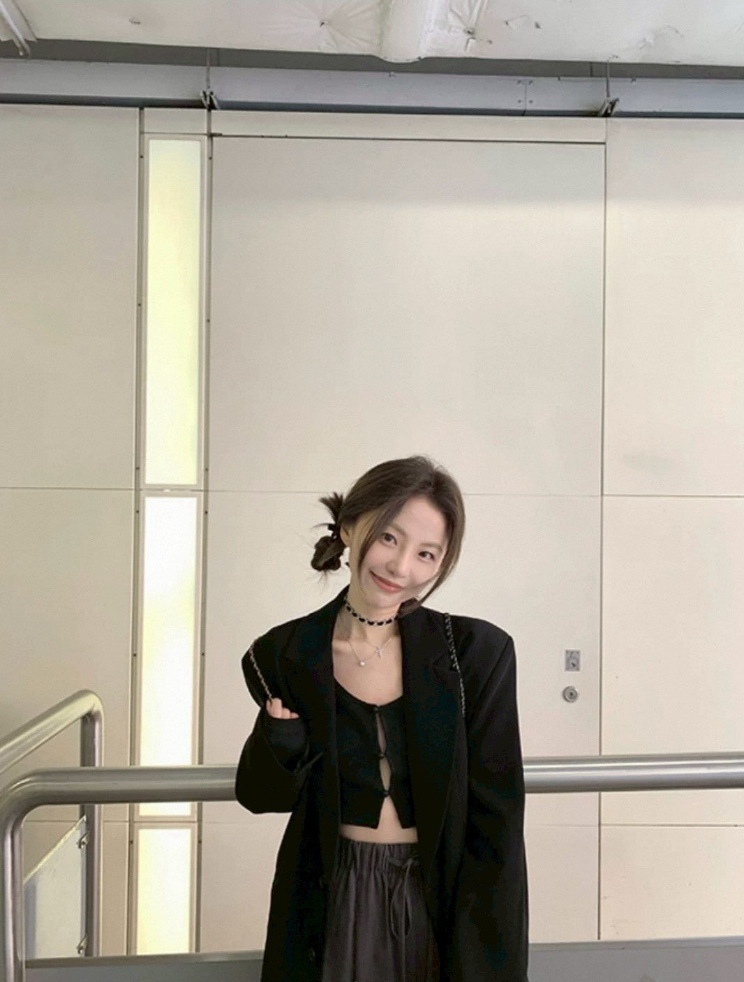 Fri. 女團甜心性感蠻腰排扣上衣 粉/黑/奶綠