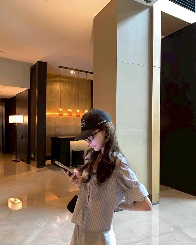 Fri. 輪廓自洽挺版捲邊小袖休閒襯衫 條紋