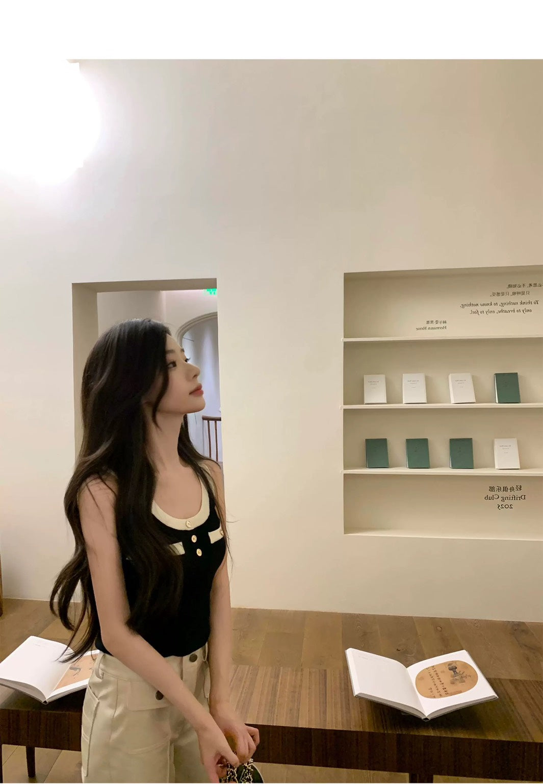 Thu. 黑白小香 明星同款金釦緊身針織背心