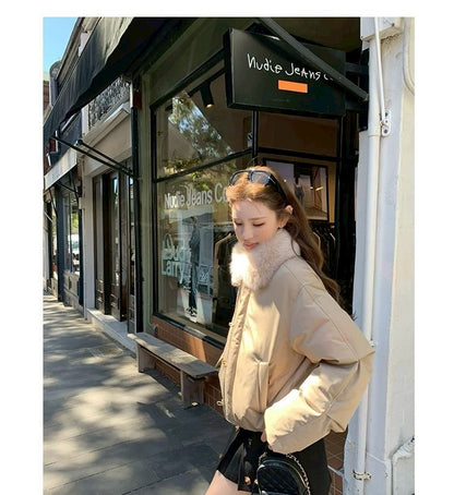 Thu. 卡斯托鎮仿狐狸毛領瘦瘦羽絨外套 卡其