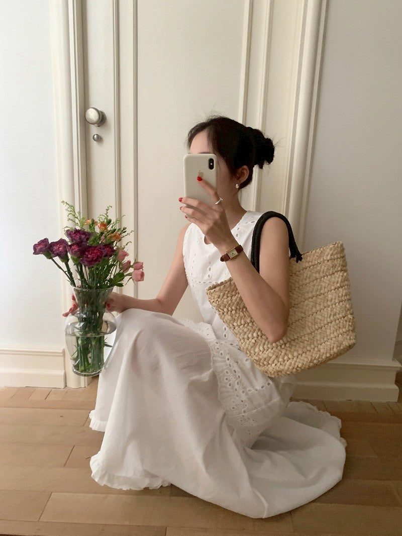 Mon. 主流小白花手工縷空刺繡背心小白裙