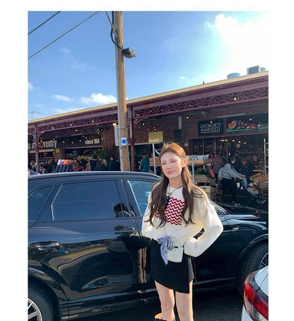 Thu. 一眼街拍美式印花圓領可愛毛衣 杏