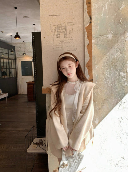 Tue. 特調天菜 透視波點純慾打底米白上衣