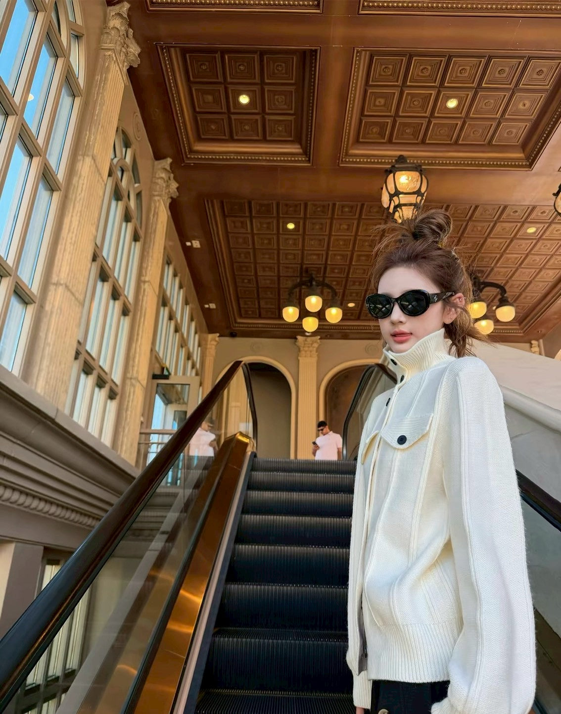 Tue. 凱拉爾 高領設計感鈕扣針織上衣外套