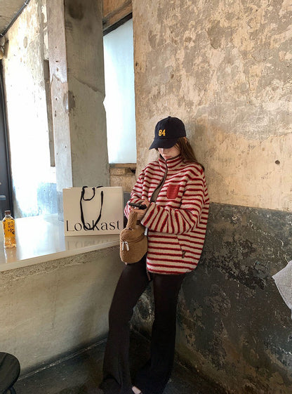 Fri. 莓莓榛果派‘’厚實立領小口袋羔毛針織外套 拐杖紅條糖