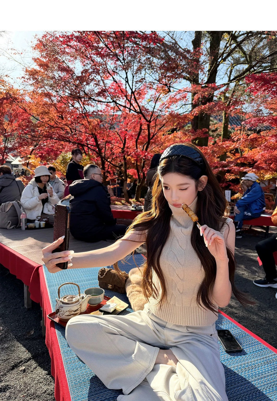 Tue. Oni小高領’’氣質麻花百搭針織背心 奶茶/黑